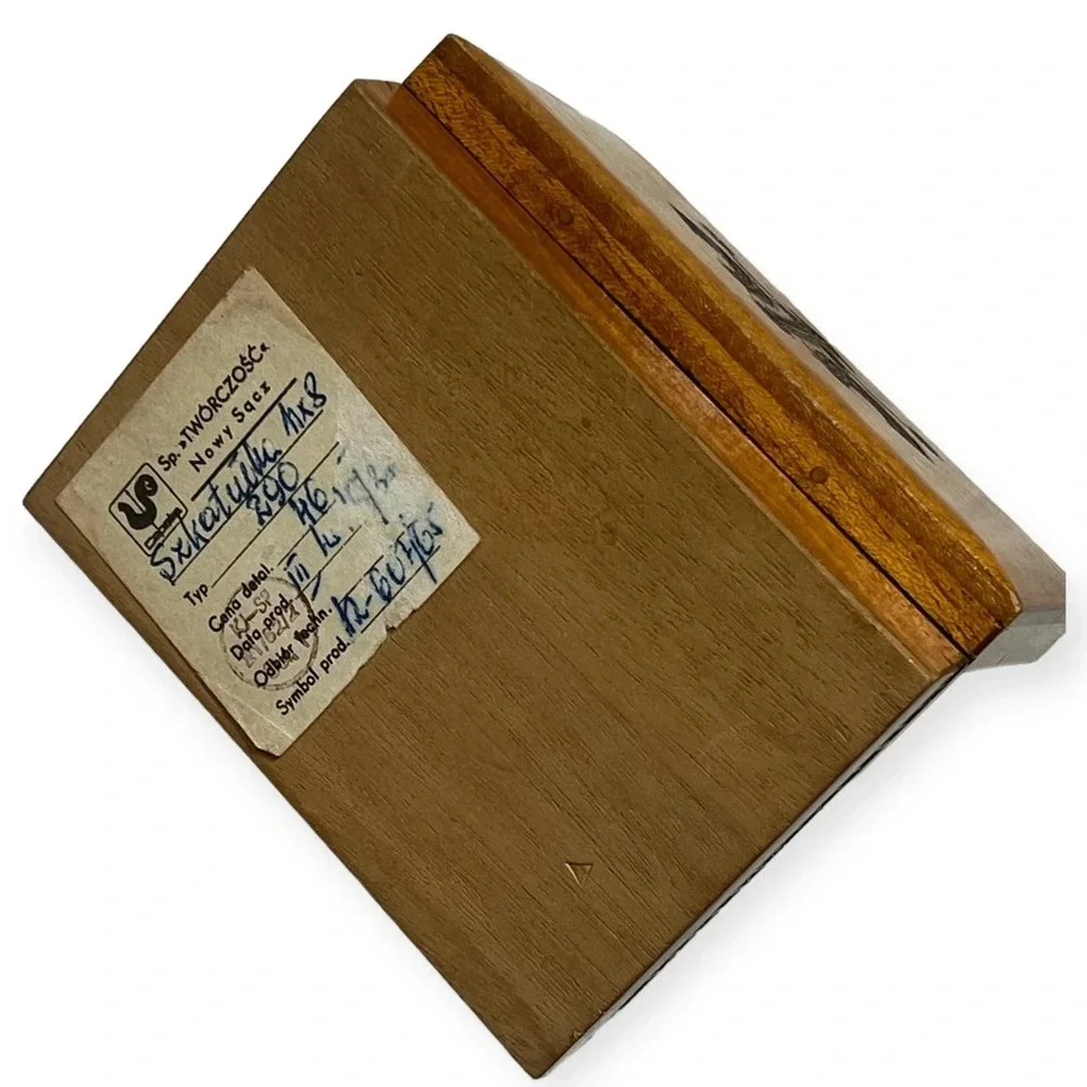 Mid Century Modern Polish Folk Art trinket box with brass inlay bird carvings - Picture 8 of 11